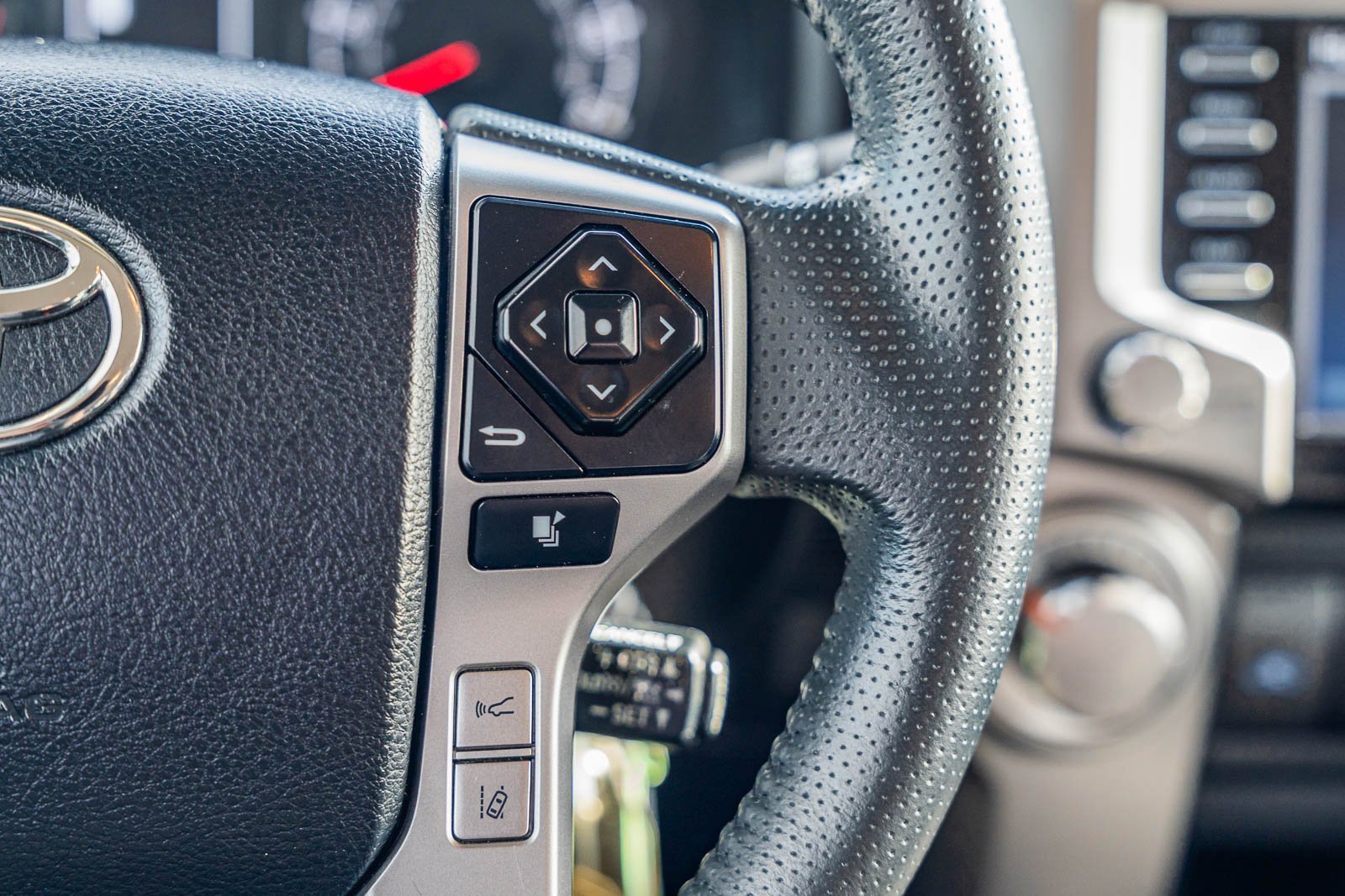 Used 2020 Toyota 4Runner SR5 image 28