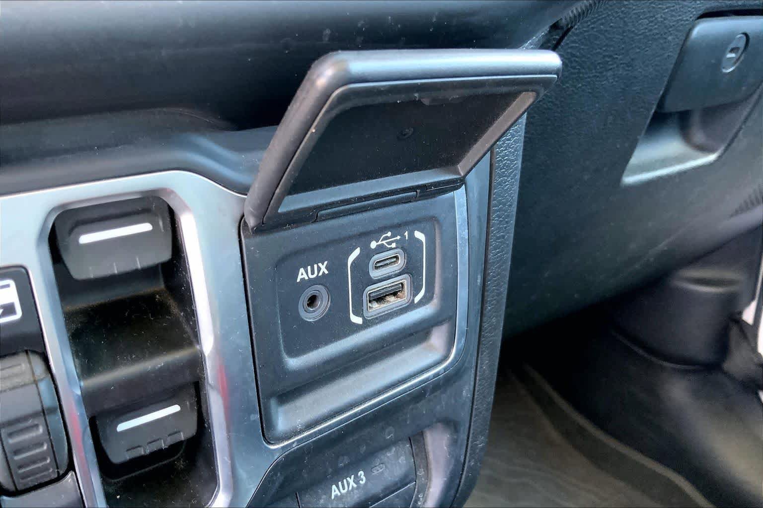 Used 2023 Jeep Gladiator Sport AWD/4WD image 32