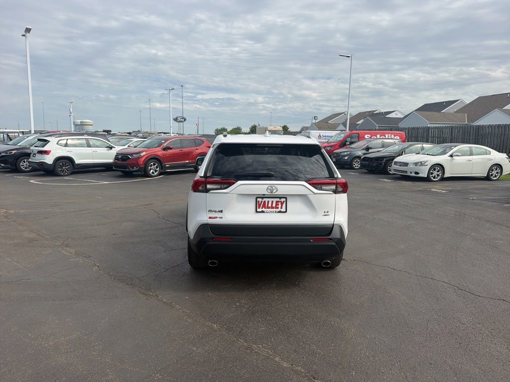 Used 2023 Toyota RAV4 XLE AWD/4WD image 7