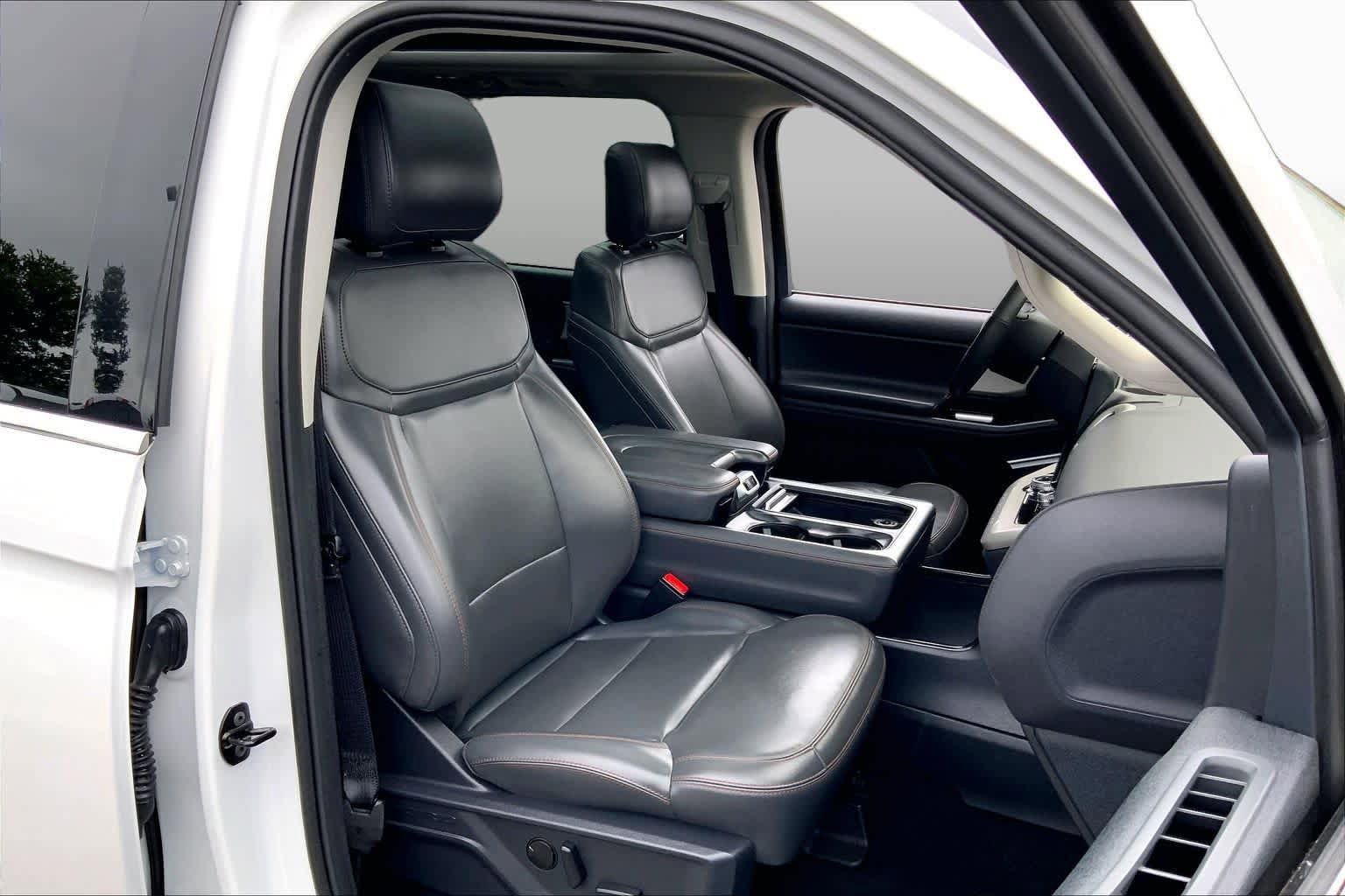 Certified 2025 Ford Expedition Active AWD/4WD image 9