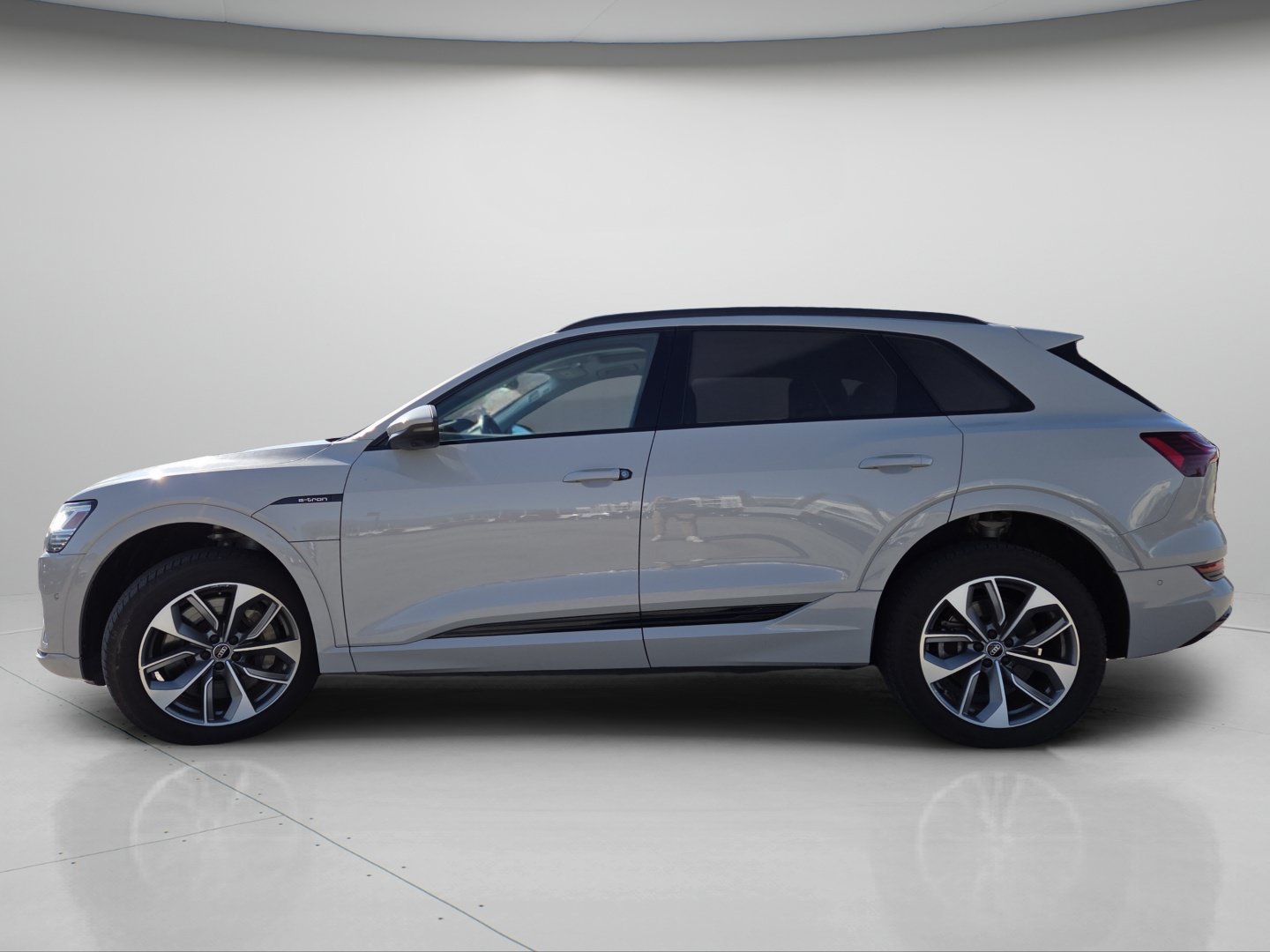 Used 2021 Audi e-tron Premium Plus w/ Premium Plus Package AWD/4WD image 22