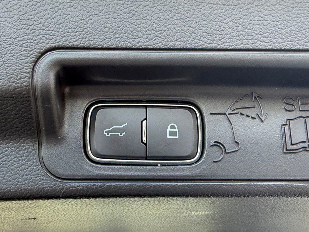 Certified 2025 Ford Explorer Platinum w/ LUX Leather Package image 14