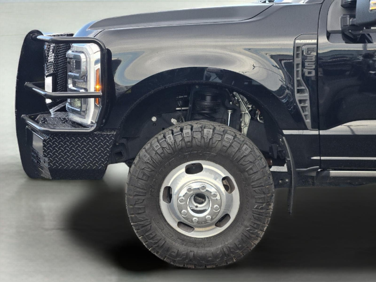 Certified 2025 Ford F350 Platinum AWD/4WD image 9