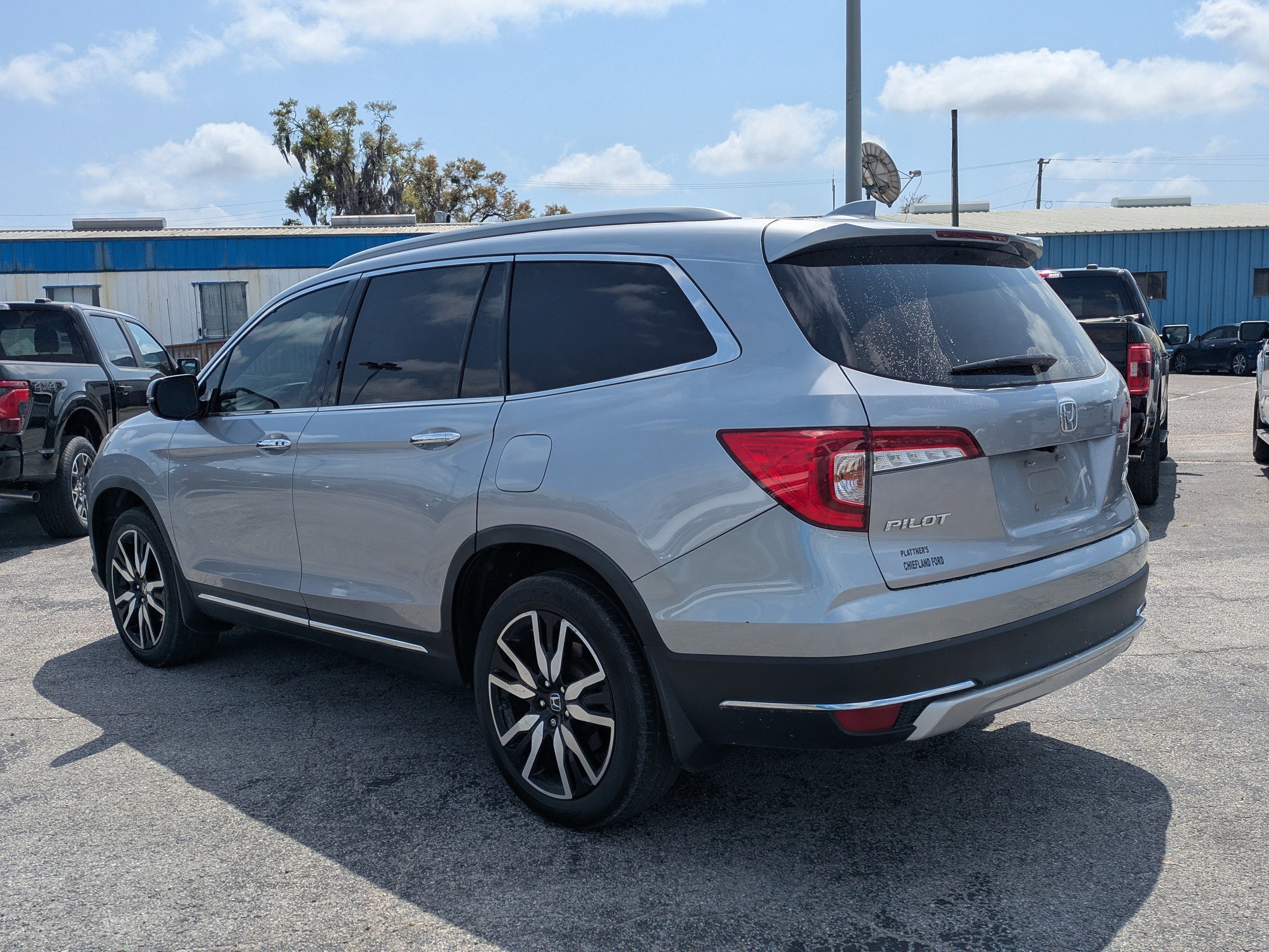 Used 2020 Honda Pilot Touring image 3