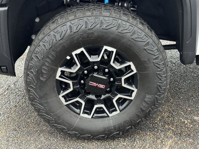 Used 2024 GMC Sierra 2500 AT4X AWD/4WD image 11