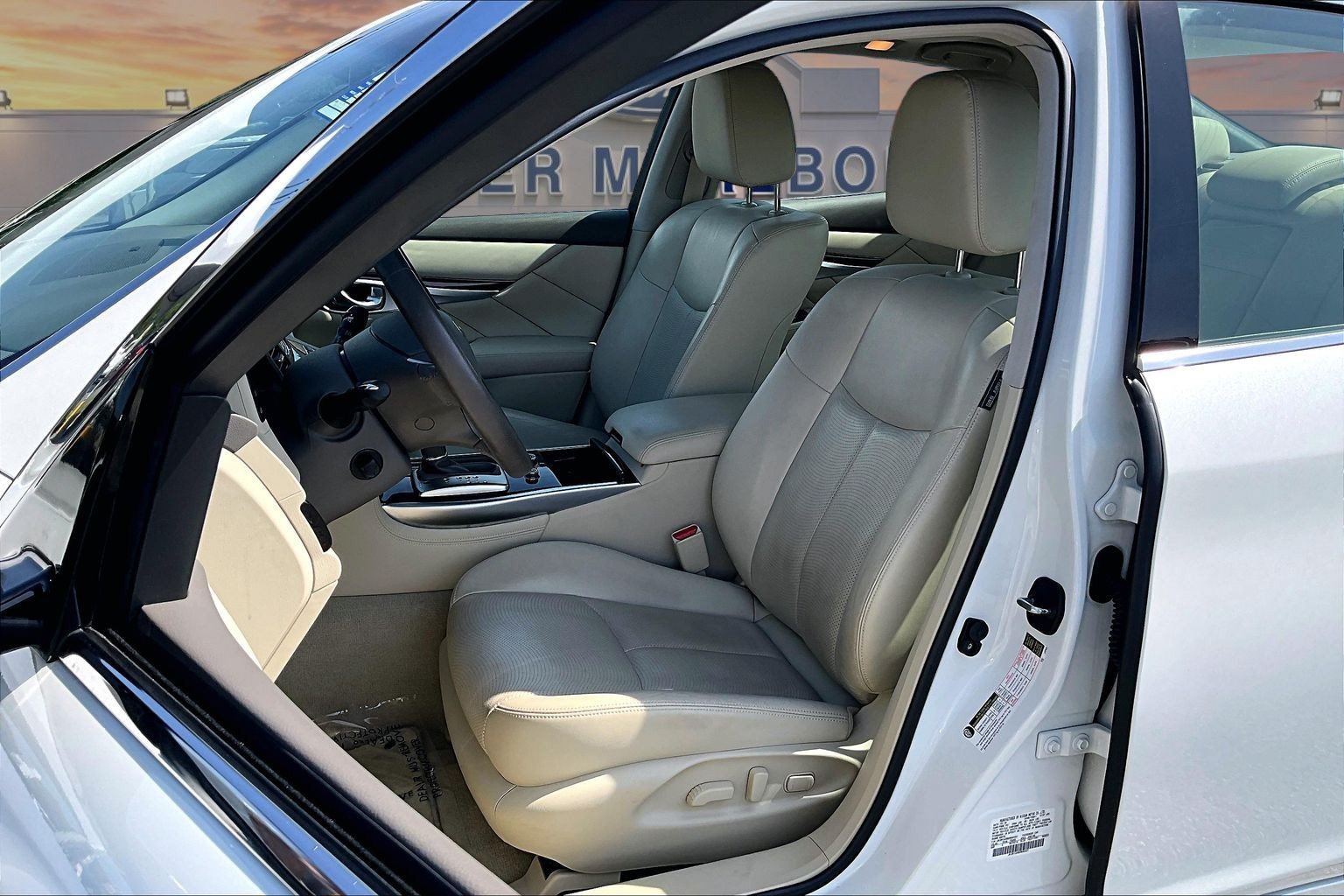 Used 2019 INFINITI Q70 Luxe AWD/4WD image 25