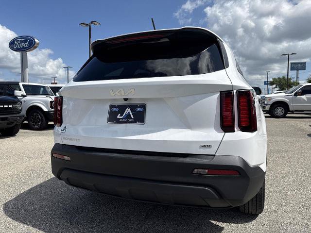 Used 2023 Kia Sorento LX AWD/4WD image 13