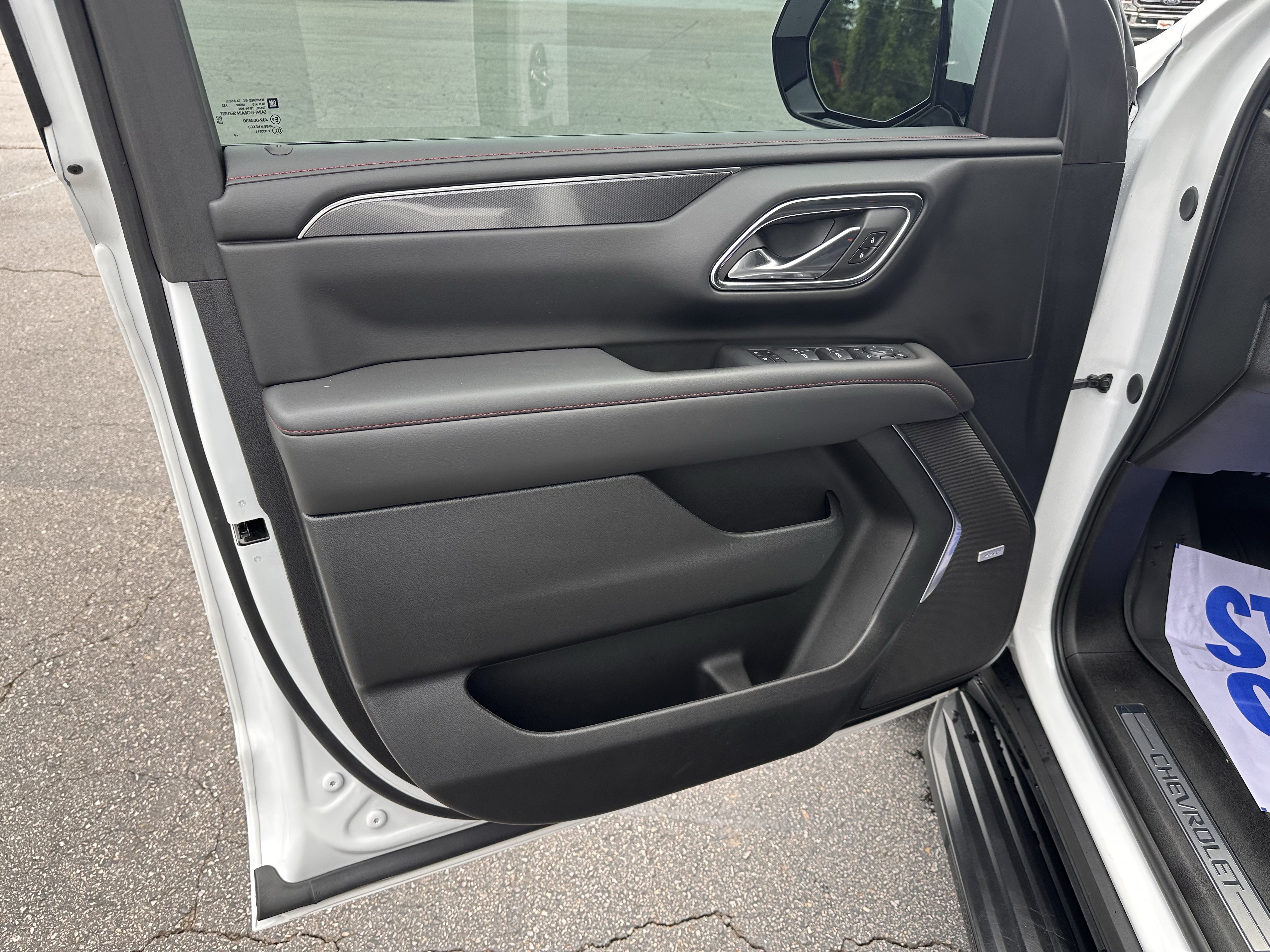 Used 2024 Chevrolet Suburban RST w/ Luxury Package AWD/4WD image 9