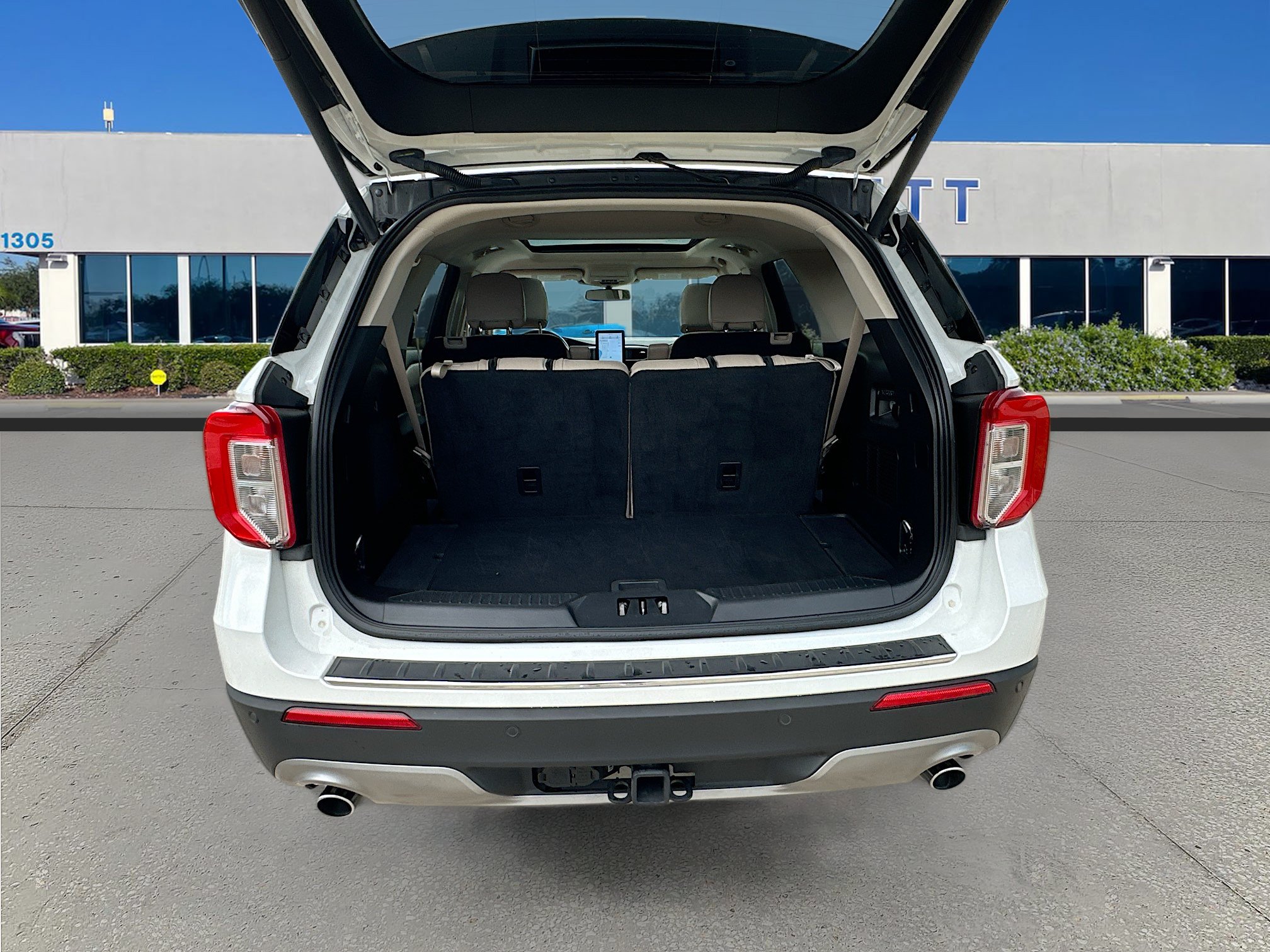 Certified 2023 Ford Explorer Limited w/ Limited Technology Package RWD image 27