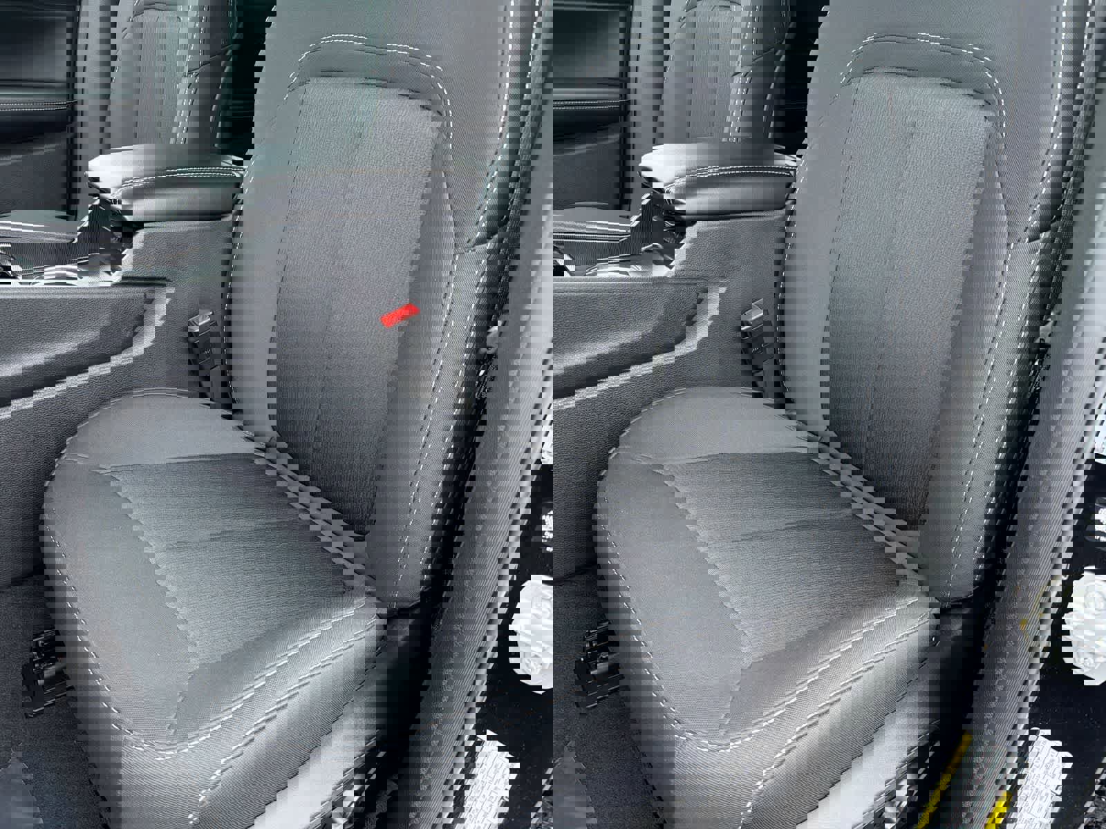 Used 2025 Jeep Grand Cherokee Laredo X image 17