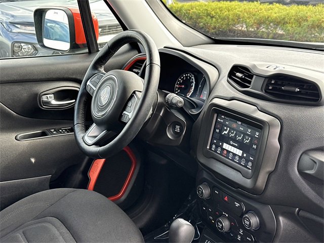 Used 2020 Jeep Renegade Latitude image 32