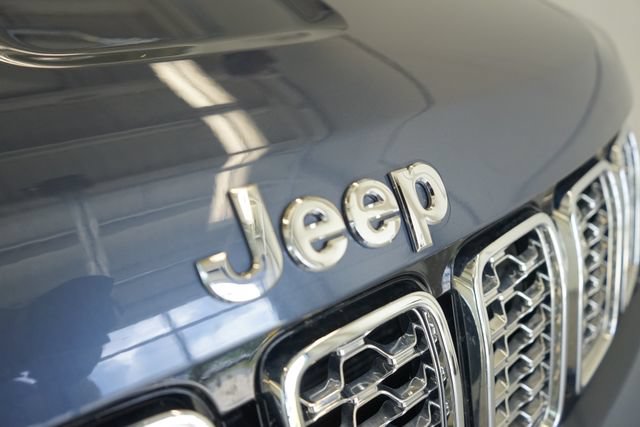 Used 2020 Jeep Grand Cherokee Overland AWD/4WD image 19