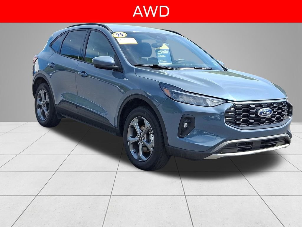 Certified 2025 Ford Escape ST-Line Select AWD/4WD image 3