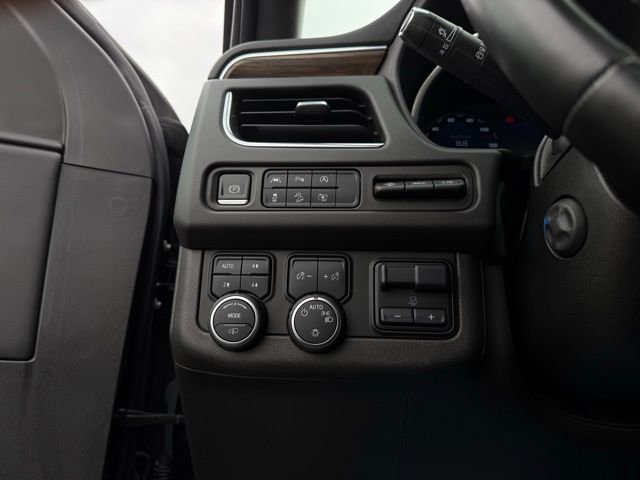 Used 2023 Chevrolet Suburban High Country image 26