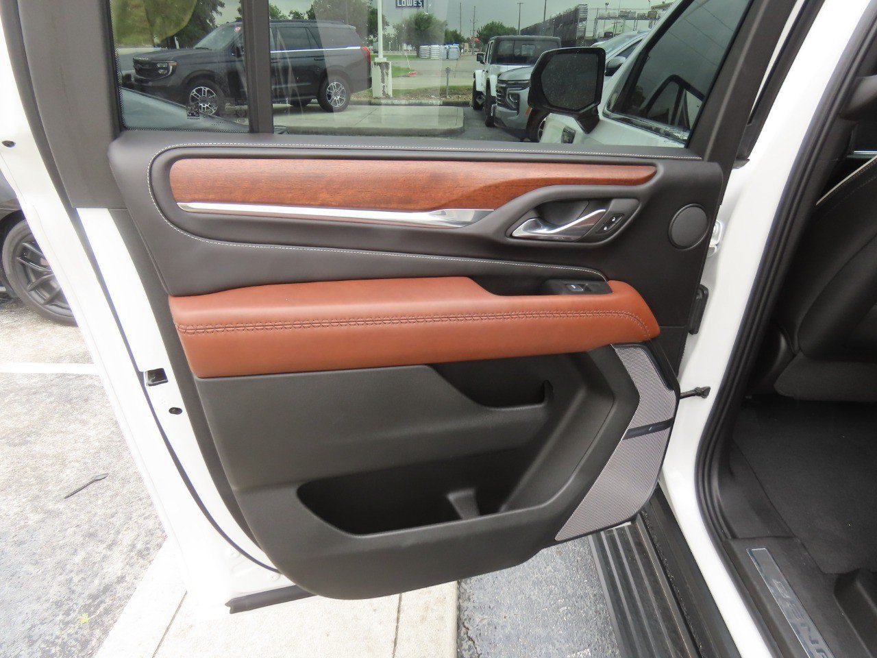 Used 2023 GMC Yukon XL Denali Ultimate w/ LPO, Floor Liner Package AWD/4WD image 16