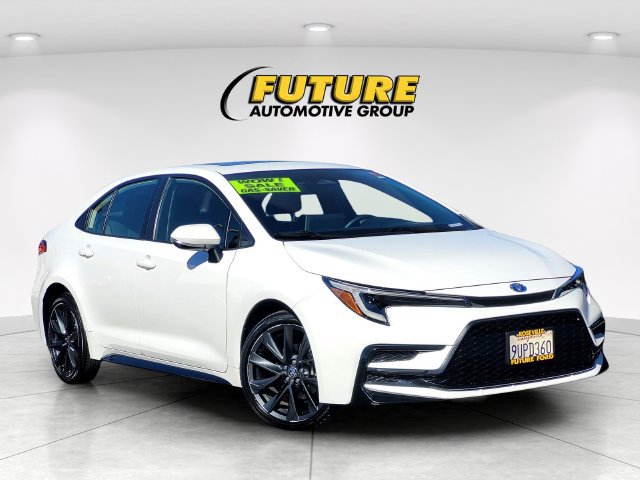 Used 2025 Toyota Corolla SE w/ SE Premium Package FWD image 1