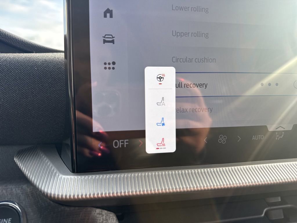 Certified 2025 Ford Explorer Platinum w/ LUX Leather Package image 15