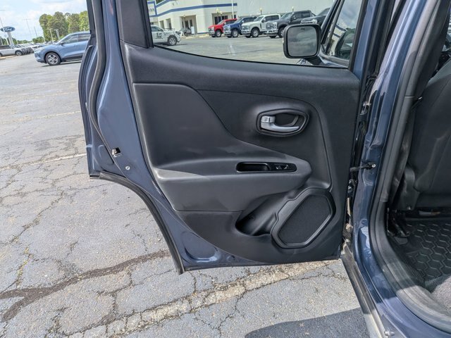 Used 2020 Jeep Renegade Altitude FWD image 25