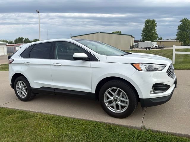 Certified 2024 Ford Edge SEL w/ Convenience Package AWD/4WD image 3