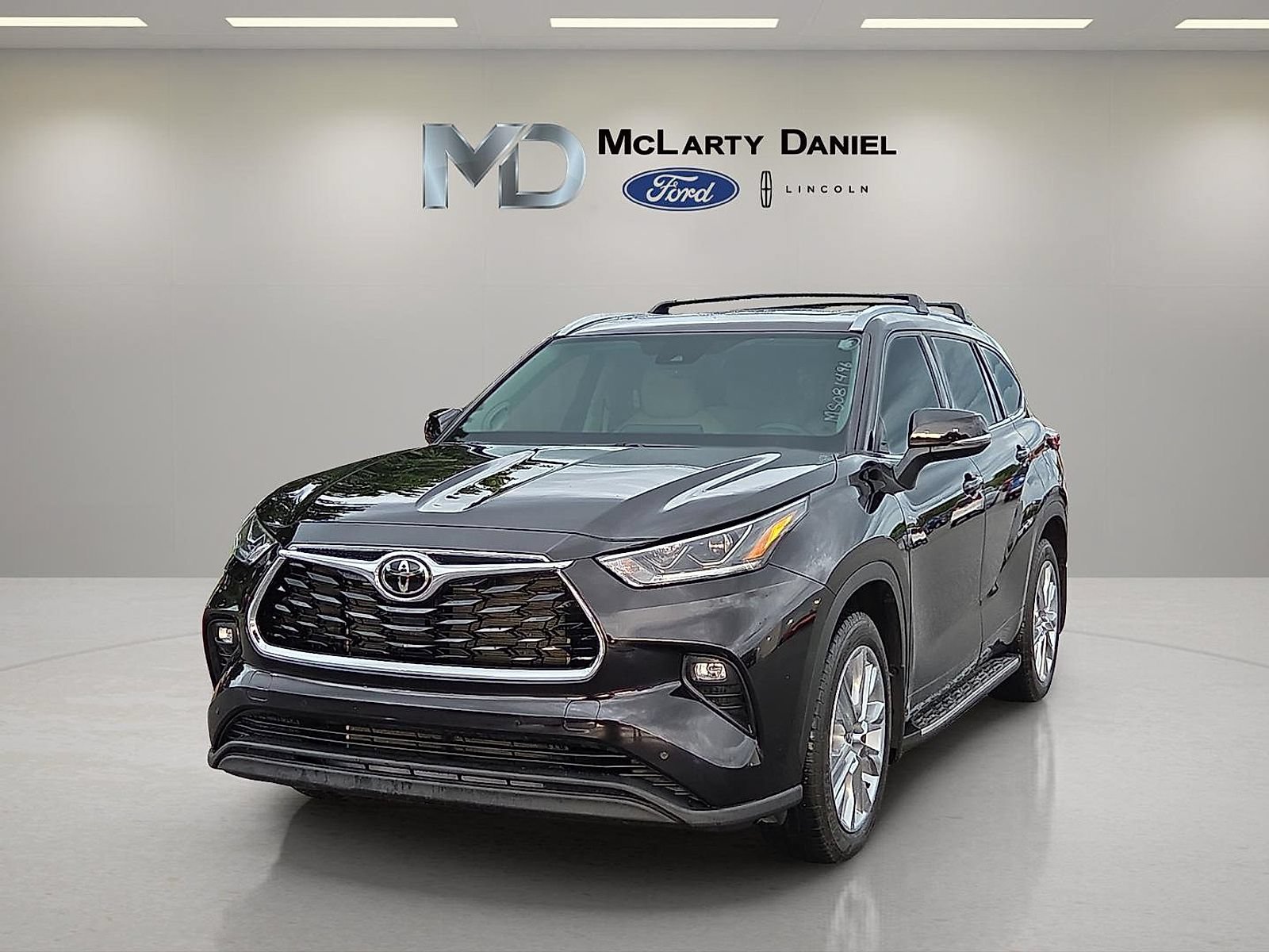 Used 2021 Toyota Highlander Limited FWD video 2