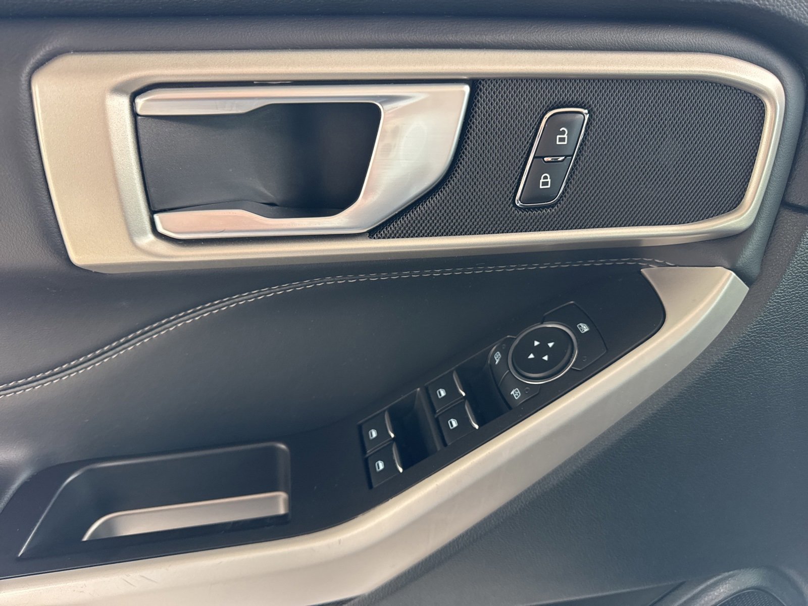 Certified 2023 Ford Explorer XLT image 25