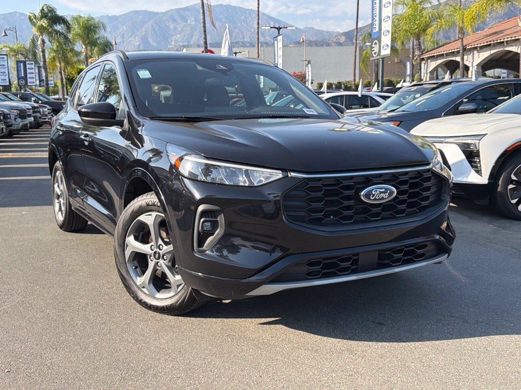 Certified 2024 Ford Escape ST-Line Select w/ Tech Pack #1 AWD/4WD image 3