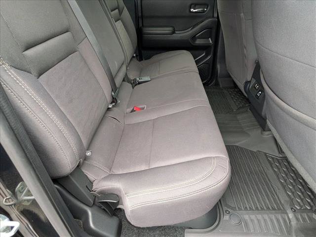 Used 2023 Nissan Frontier 2WD Crew Cab image 18