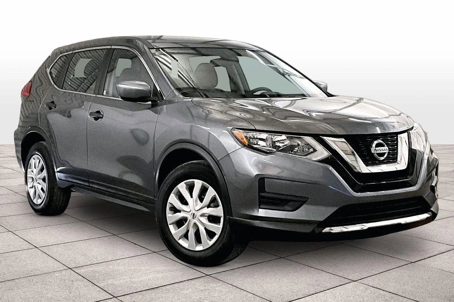 Used 2017 Nissan Rogue S image 2