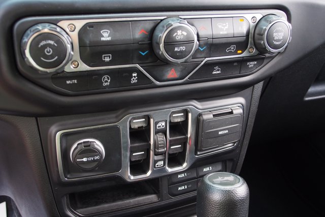 Used 2022 Jeep Wrangler Unlimited Sport AWD/4WD image 25