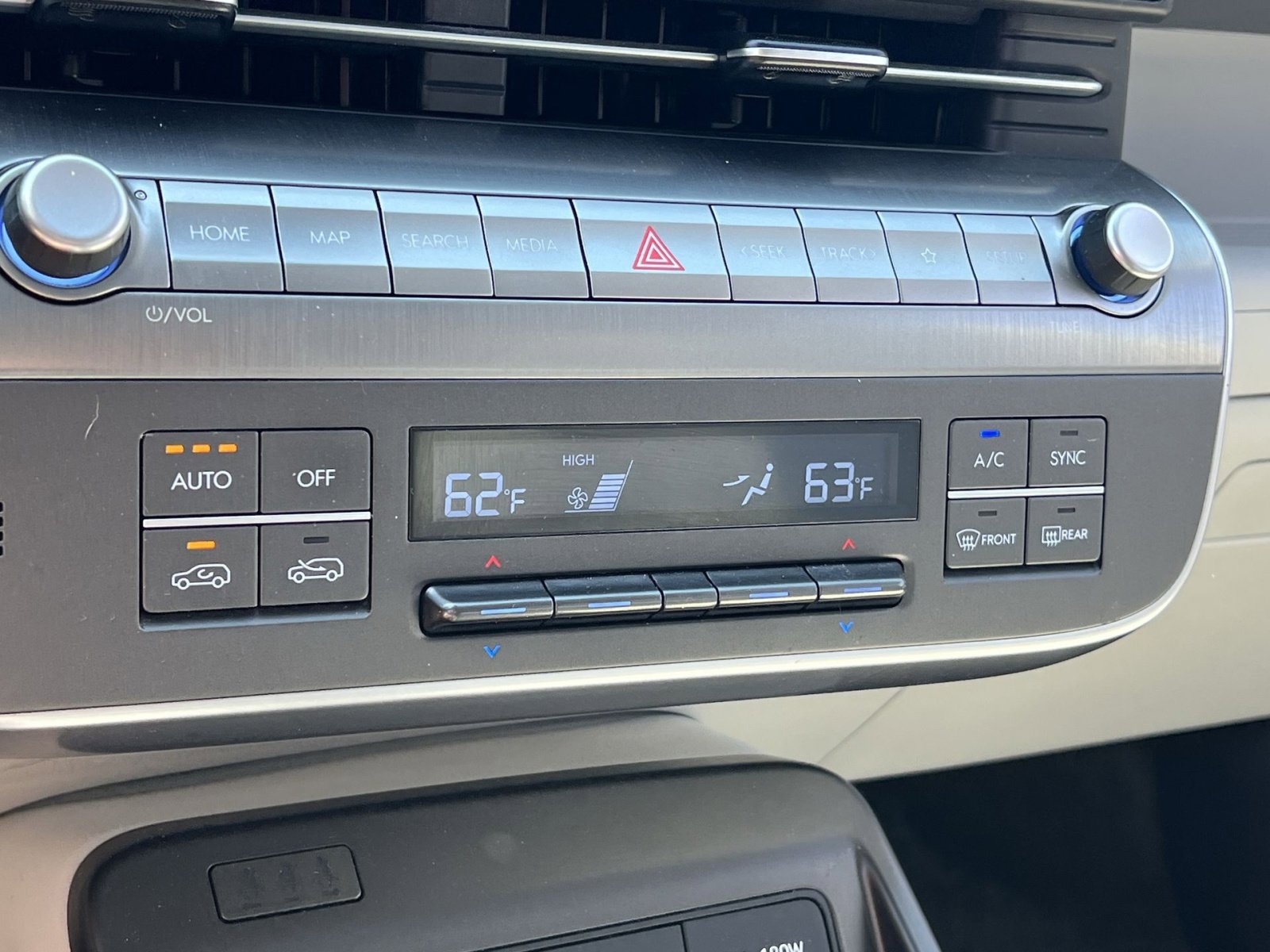 Used 2024 Hyundai Kona Limited AWD/4WD image 29