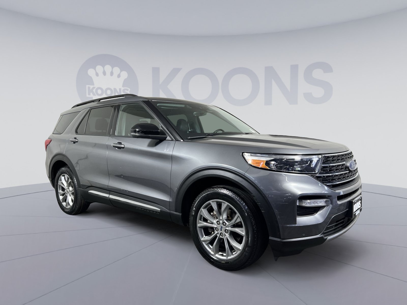 Certified 2022 Ford Explorer XLT w/ Equipment Group 202A AWD/4WD image 2