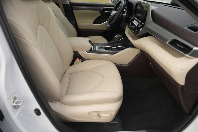 Used 2022 Toyota Highlander Platinum image 19