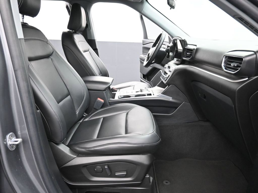 Certified 2021 Ford Explorer XLT w/ Equipment Group 202A image 27