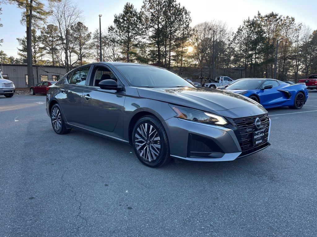 Used 2024 Nissan Altima 2.5 SV image 4