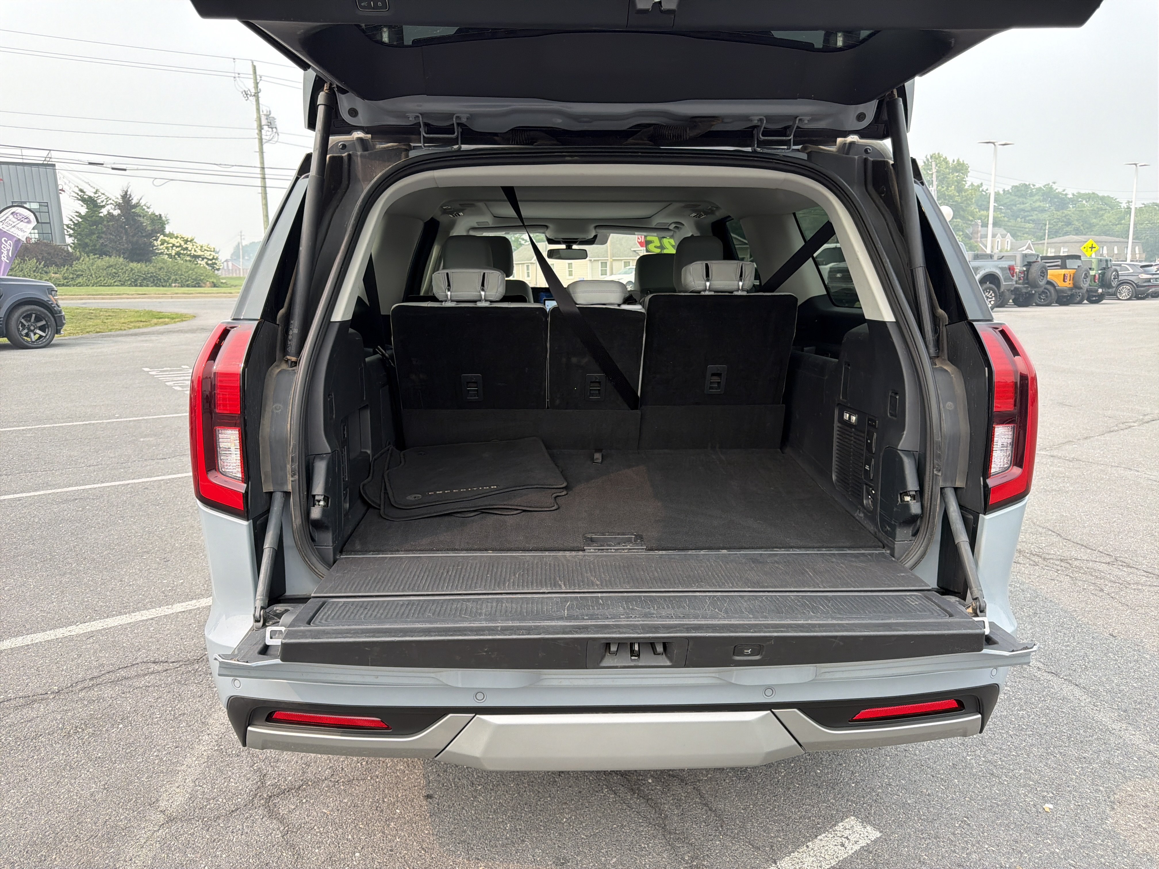 Certified 2025 Ford Expedition Max Platinum w/ Driver's Package AWD/4WD image 5