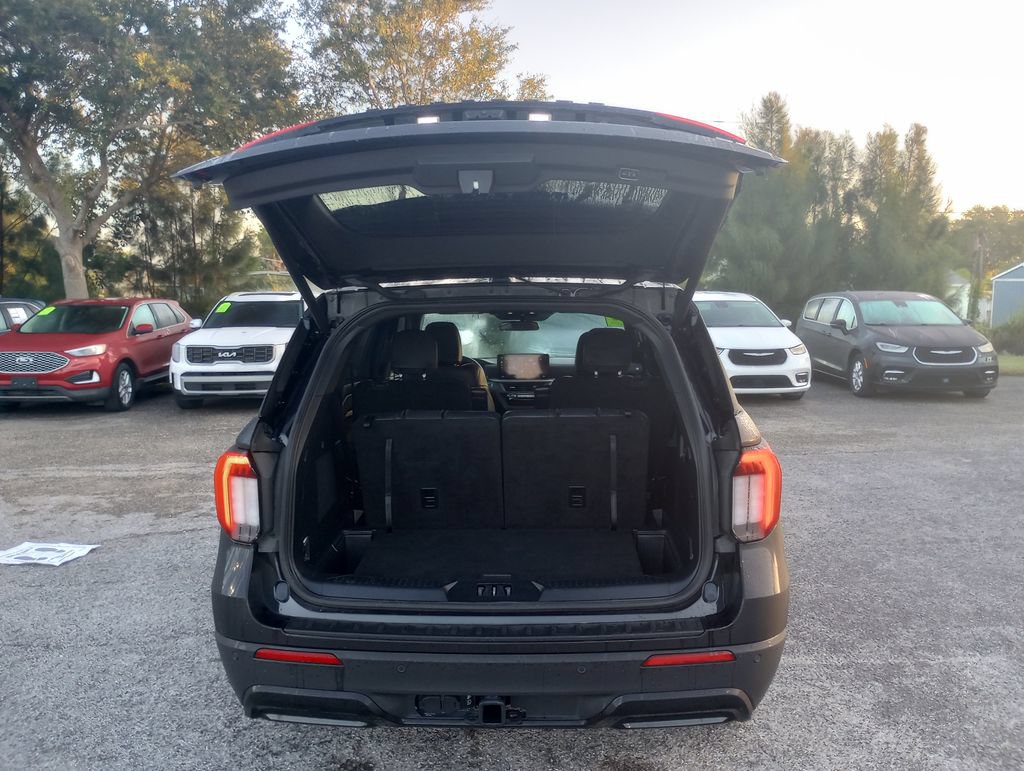 Certified 2025 Ford Explorer ST-Line AWD/4WD image 13