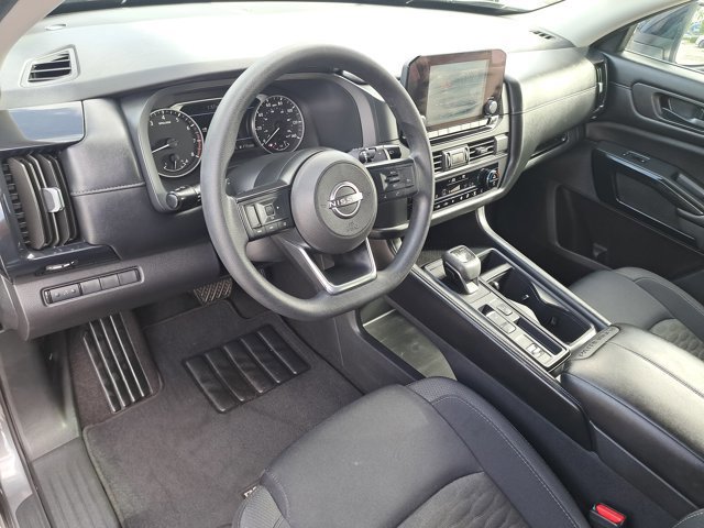 Used 2023 Nissan Pathfinder S image 19