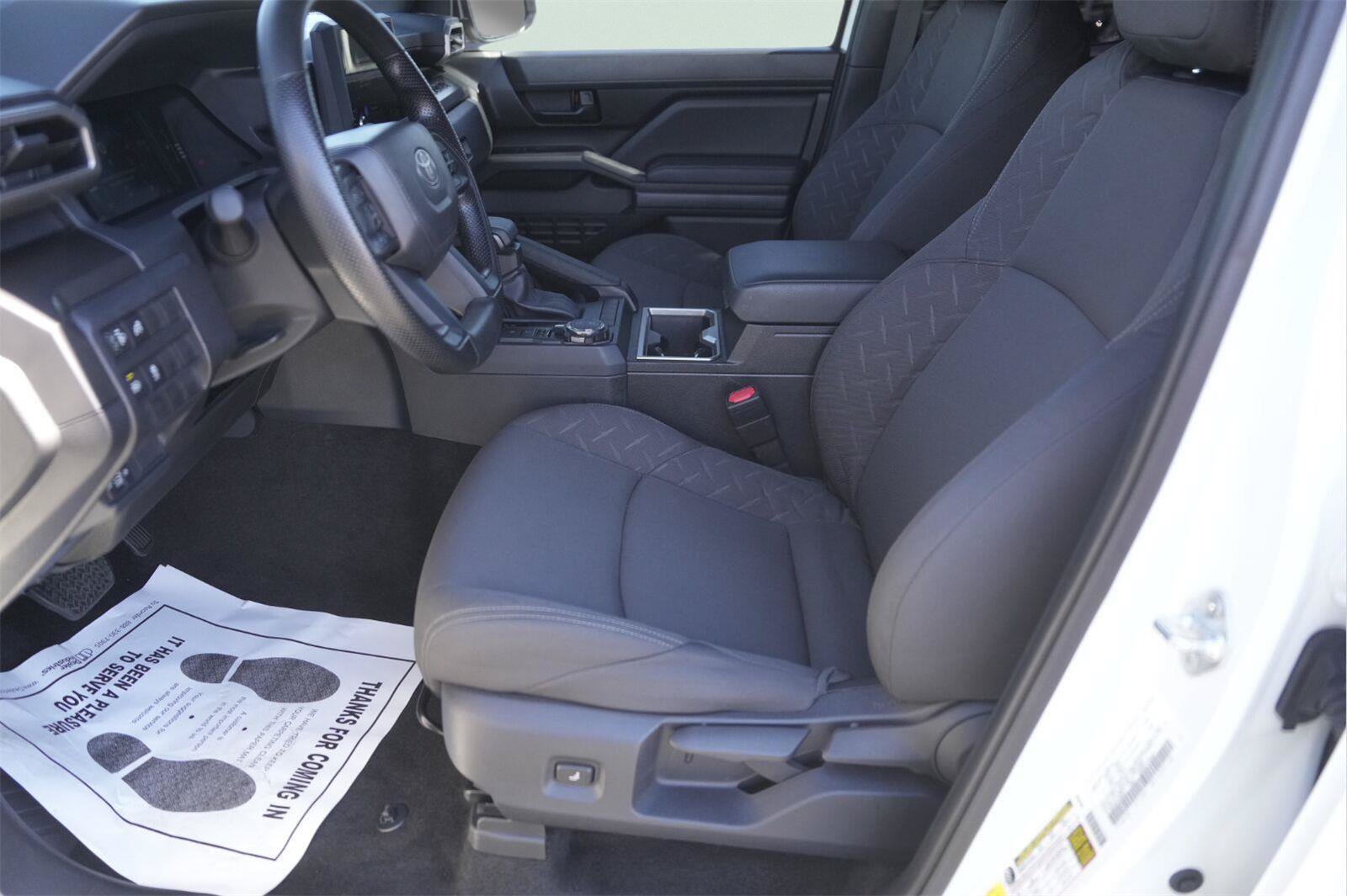 Used 2025 Toyota Tacoma SR5 AWD/4WD image 9