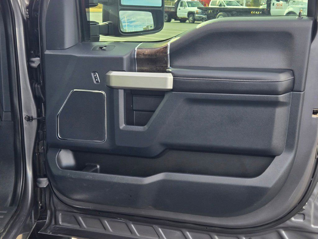 Certified 2022 Ford F250 Lariat w/ Snow Plow Prep Package image 3