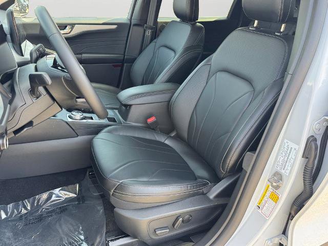 Certified 2025 Ford Escape SE w/ PHEV Premium Package image 15