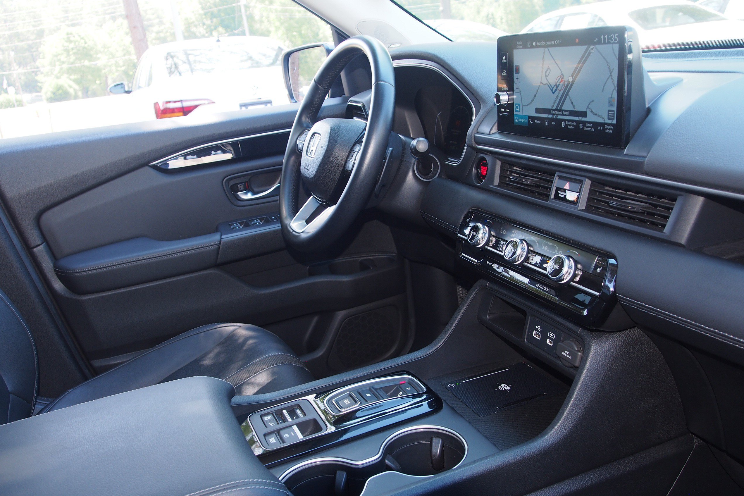 Used 2025 Honda Pilot Touring image 11