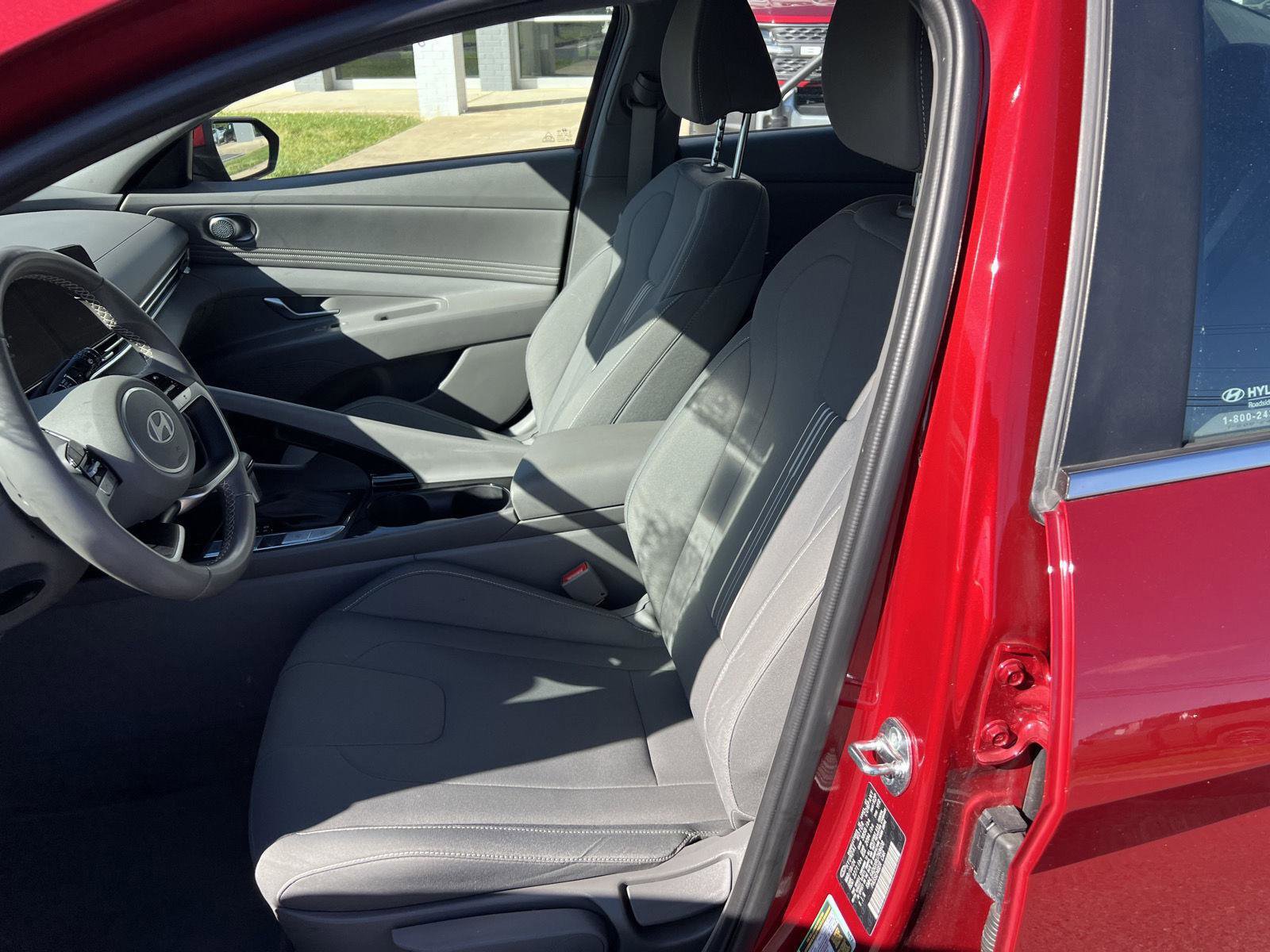 Used 2024 Hyundai Elantra SEL w/ Convenience Package image 10
