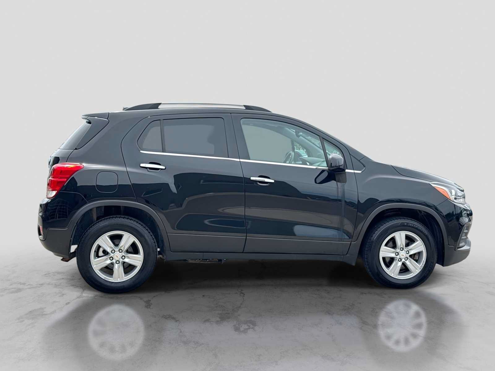 Used 2020 Chevrolet Trax LT w/ Driver Confidence Package AWD/4WD image 7