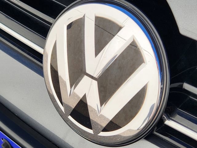 Used 2018 Volkswagen Golf R 4-Door image 18