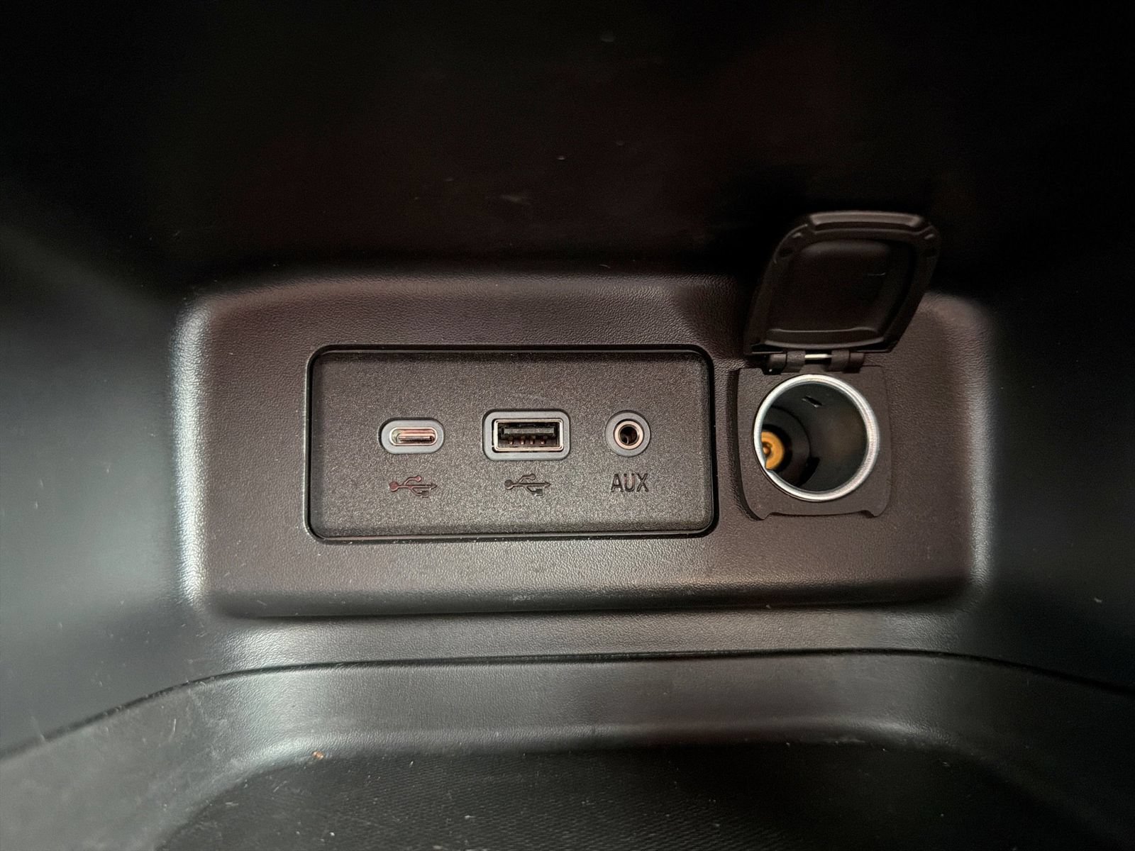 Used 2023 Chevrolet Equinox RS w/ LPO, Floor Liner Package AWD/4WD image 35