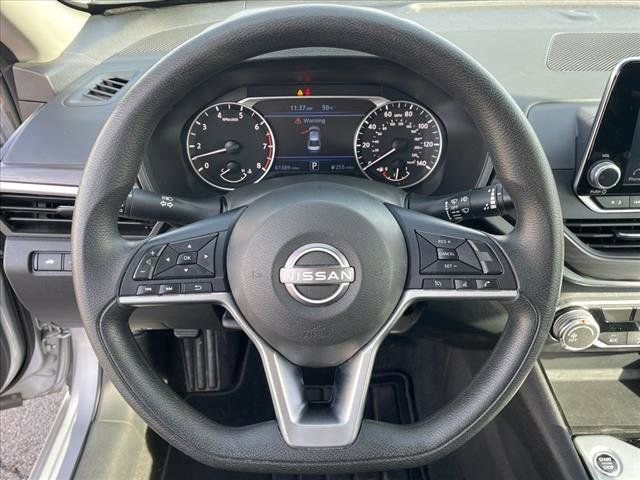 Used 2024 Nissan Altima 2.5 SV image 16