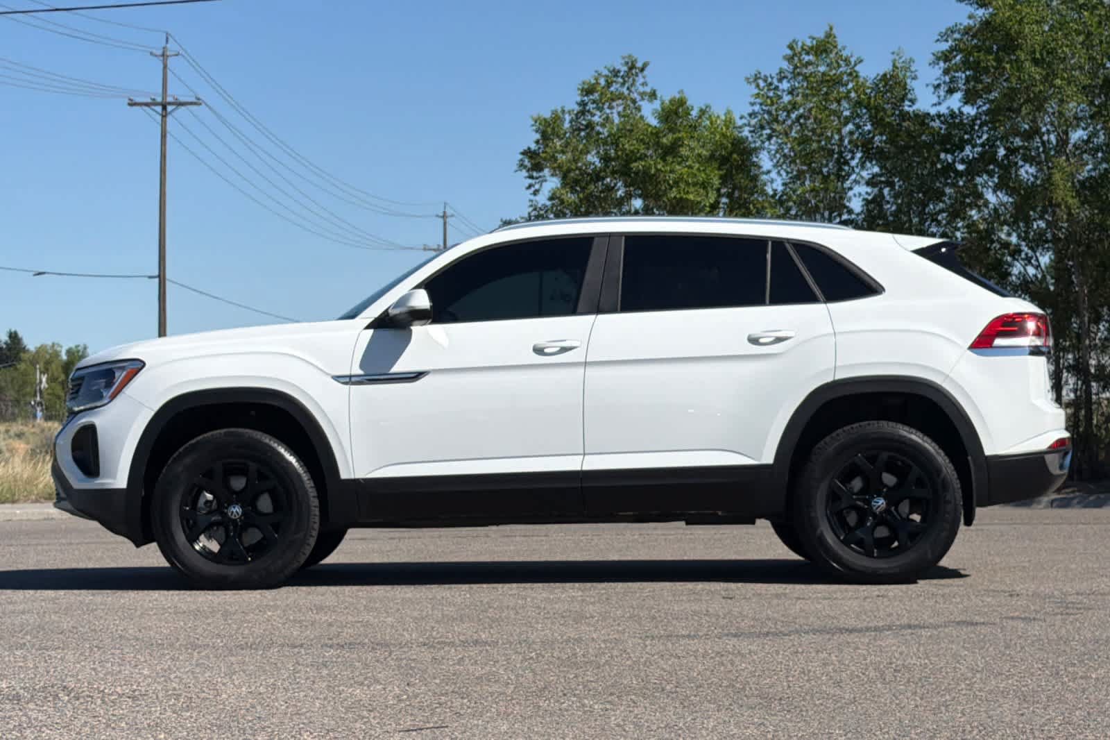 Used 2024 Volkswagen Atlas Cross Sport SE w/ Panoramic Sunroof Package AWD/4WD image 5