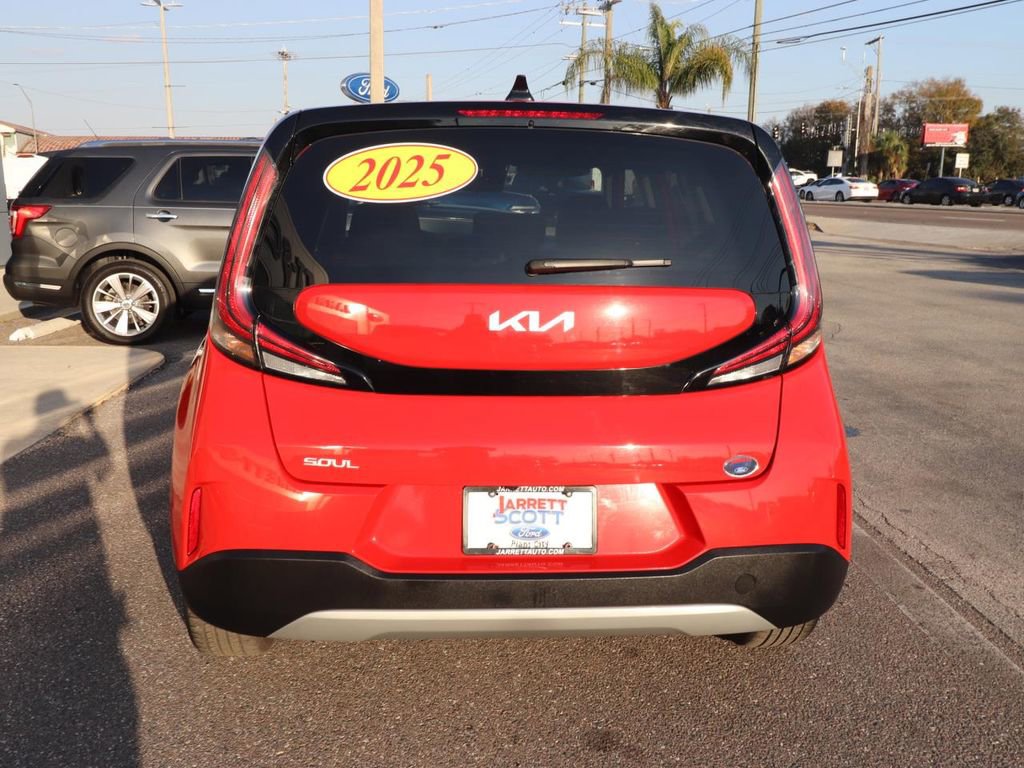 Used 2025 Kia Soul LX w/ LX Technology Package image 10
