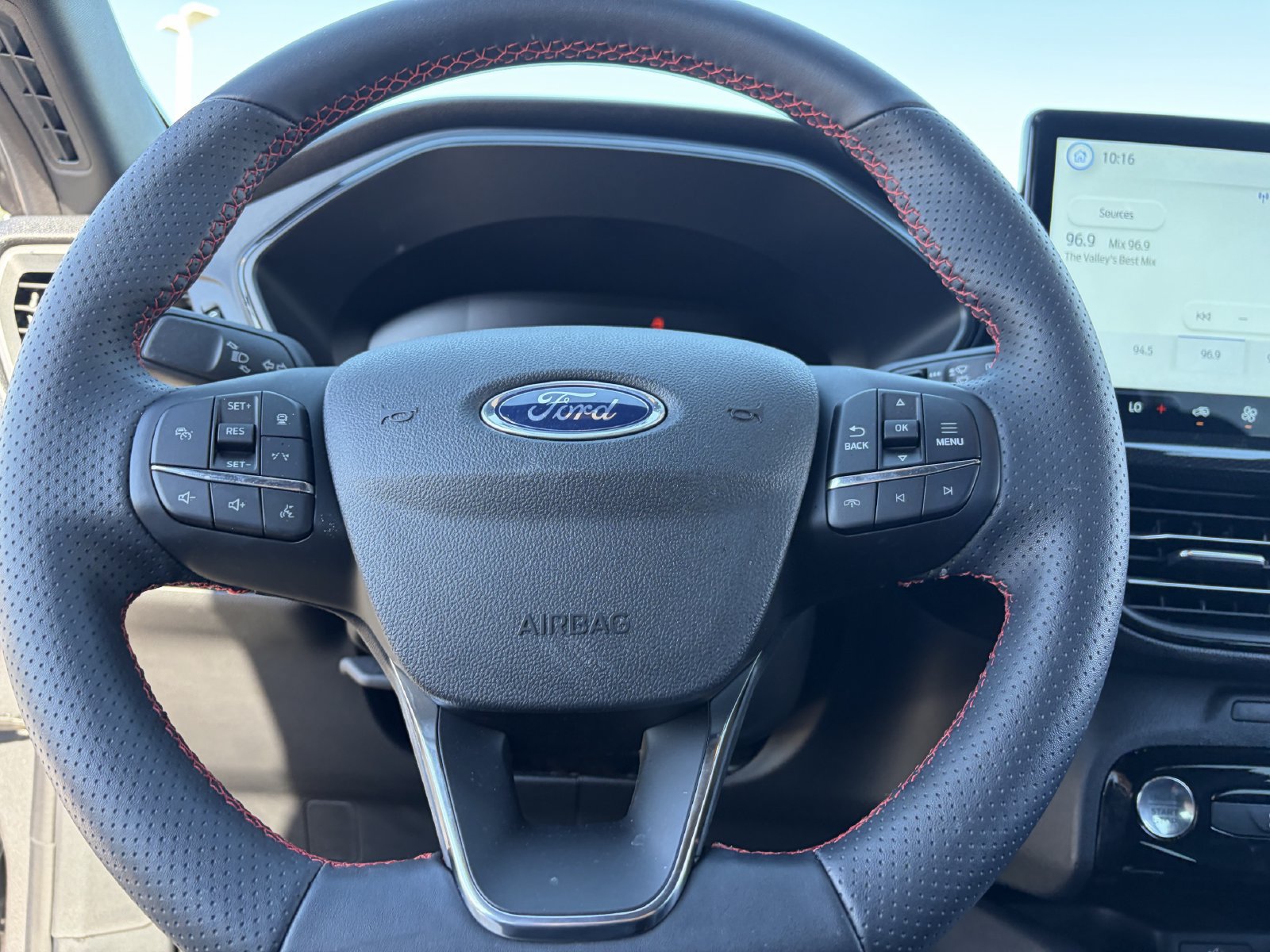 Certified 2025 Ford Escape ST-Line w/ Tech Pack #1 FWD image 37