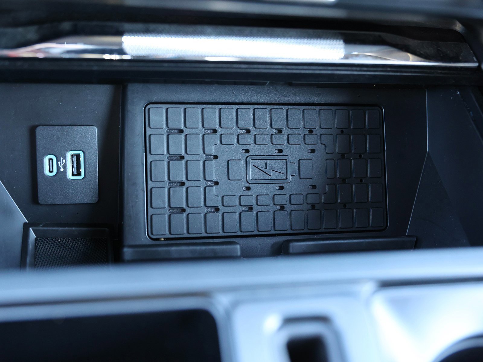 Certified 2024 Ford F150 Platinum w/ Equipment Group 702A High image 32